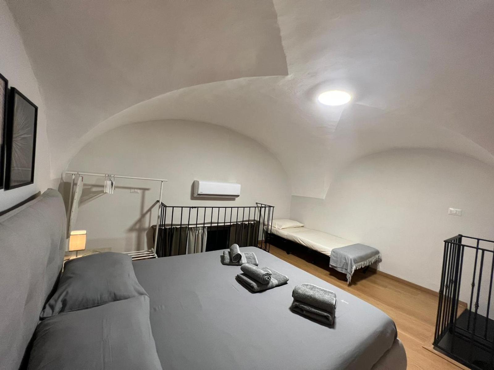 Almond Apartment Катания Екстериор снимка